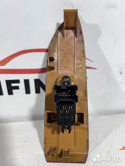 Кнопка стеклоподъемника Nissan Qashqai J10