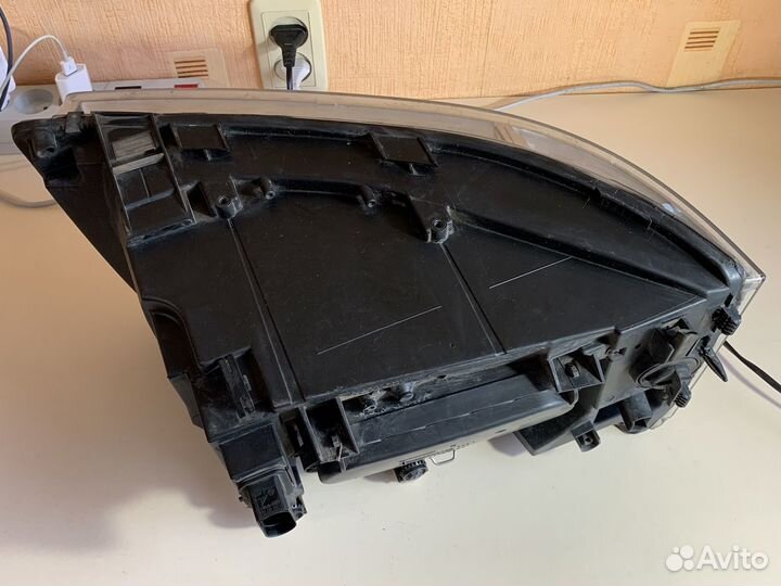 Фары передние Volkswagen Multivan T5