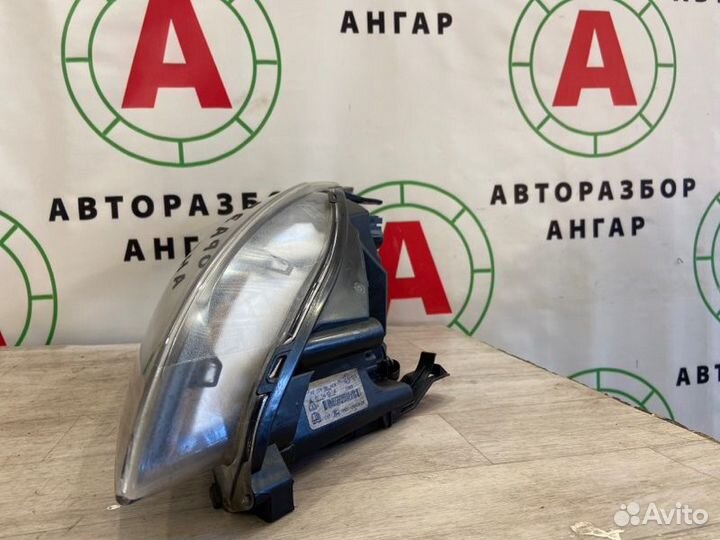 Фара передняя правая Ford Focus хетчбэк 1.6L