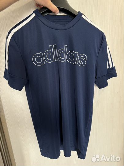 Футболка Adidas новая оригинал размер S