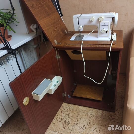 Швейная машина чайка 142м