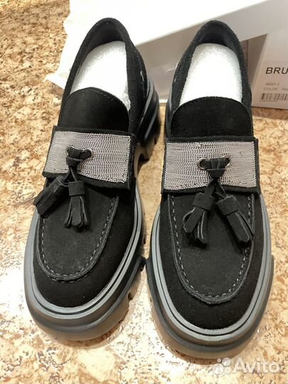 Продам туфли новые