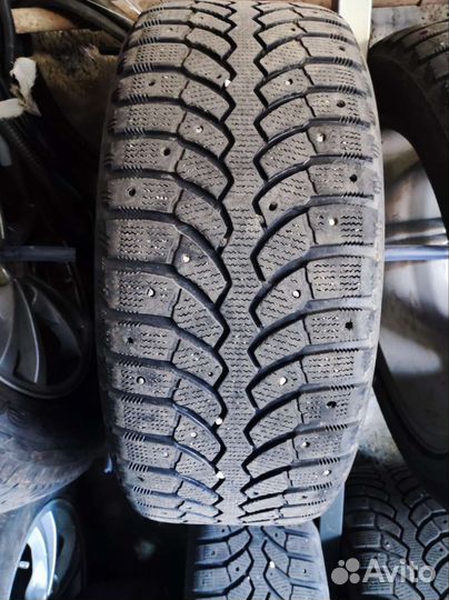 Bridgestone Blizzak Spike-01 225/50 R17