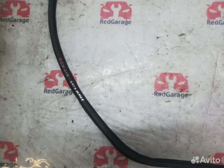 Уплотнитель двери багажника Toyota Hilux Surf