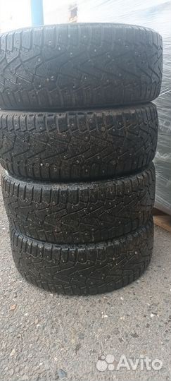 Pirelli Formula Ice 215/50 R17