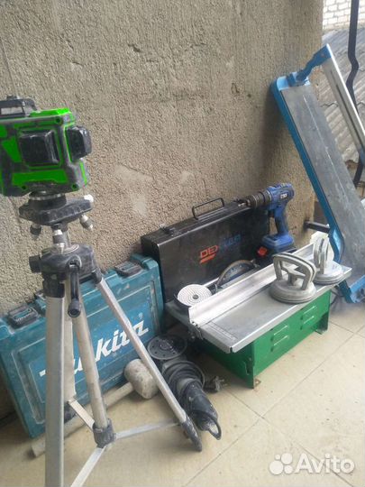 Кафельщик, укладка плитки