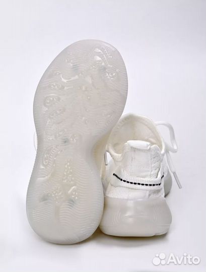 Детские кроссовки изики 26