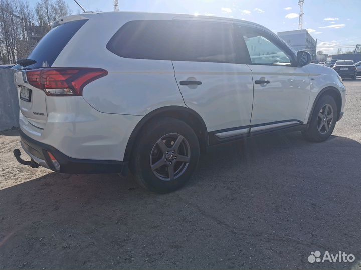 Mitsubishi Outlander 2.0 CVT, 2016, 205 000 км