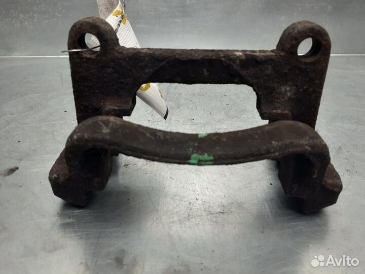 Скоба суппорта заднего Volkswagen Transporter T4