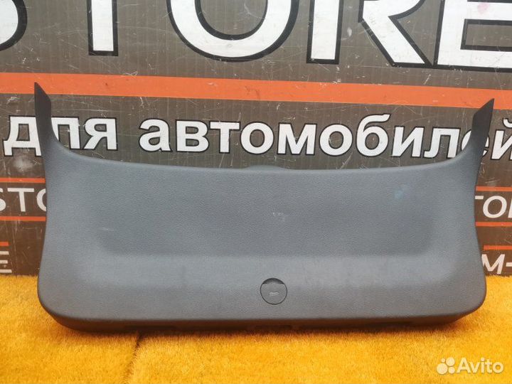 Обшивка двери багажника Volkswagen Golf 1K BLG