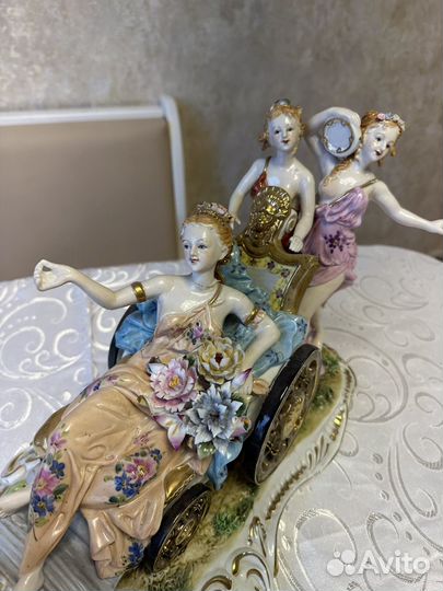 Статуэтка фарфор