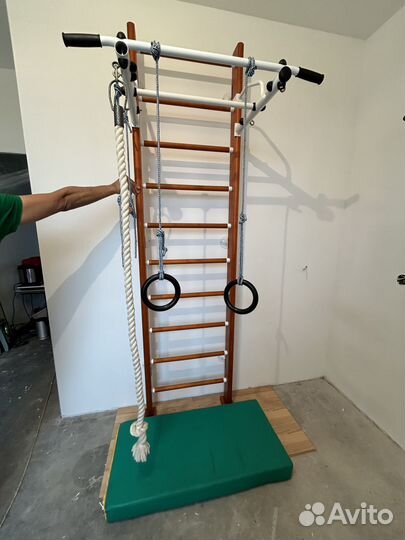 Шведская стенка деревянная с турником