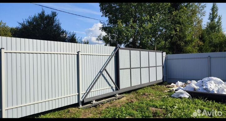 Забор с откатными воротами с автоматикой