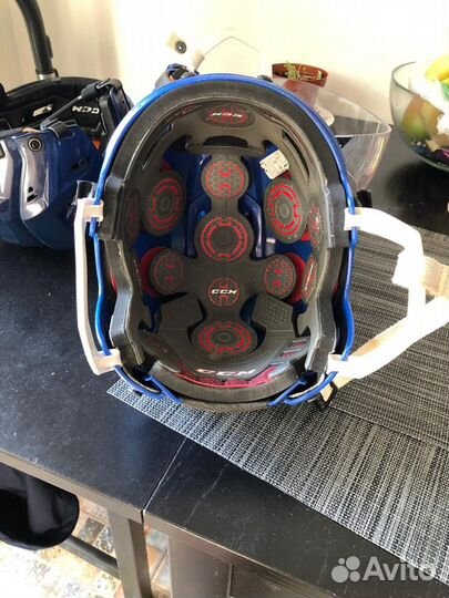 Хоккейный шлем