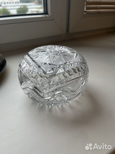 Ваза хрустальная с крышкой