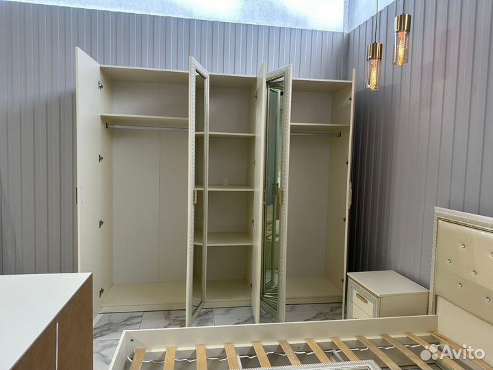 Спальный гарнитур 