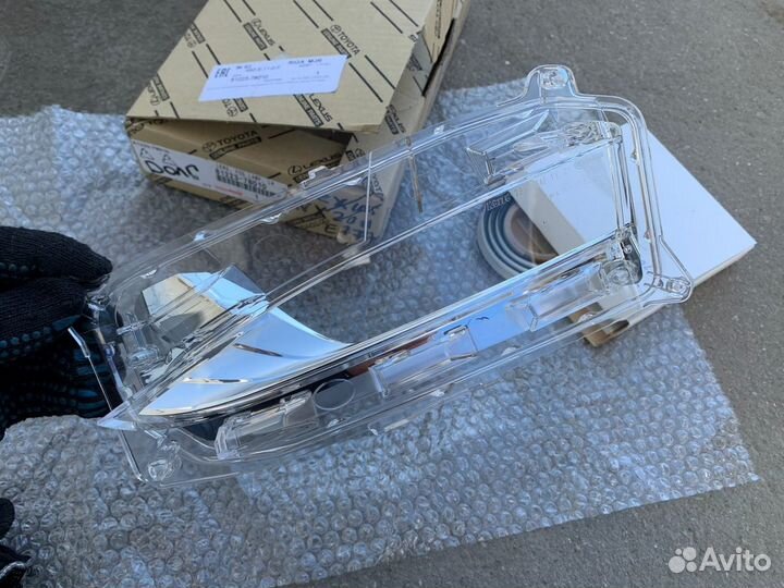 Стекло фары противотуманной левой Lexus NX