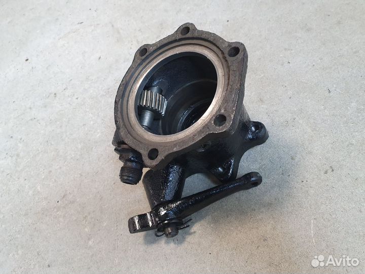 Крышка подш. втор. вала раздатки Газ-66