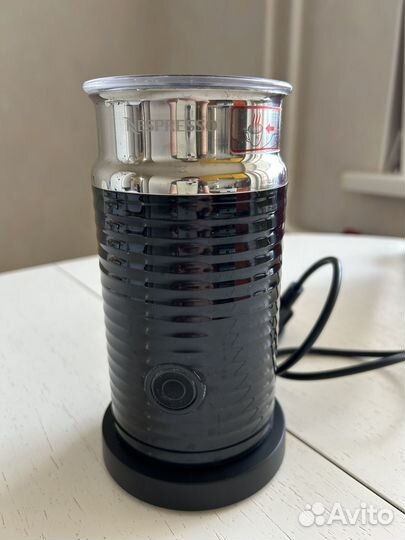 Капсульная кофемашина delonghi