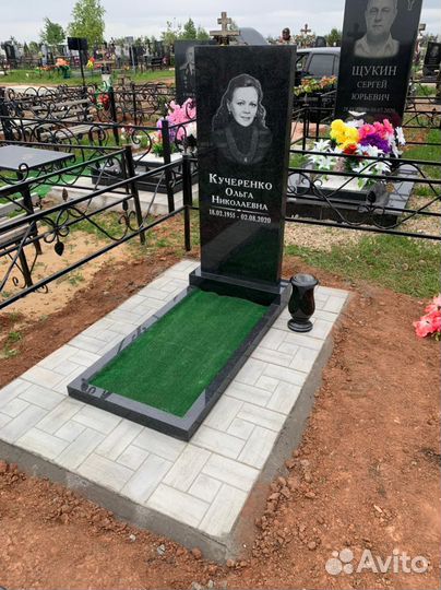 Памятники на Краснознаменной