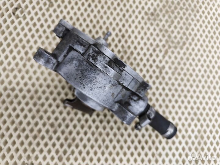 Бмв 7 серия Вакуумный насос