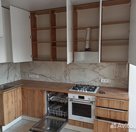 Кухня стильная в потолок