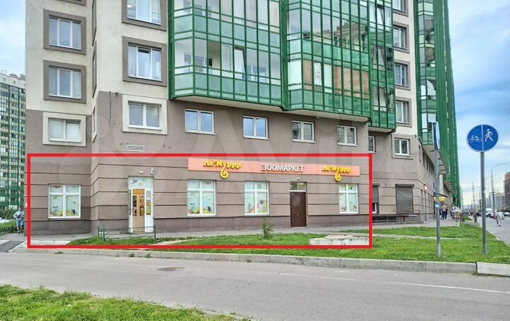 Угловое помещение с ремонтом, 179.9 м²