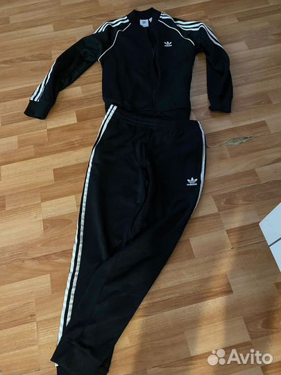 Костюм спортивный