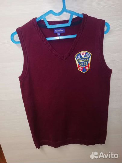 Школьный жилет бардовый с эмблемой школы 2121