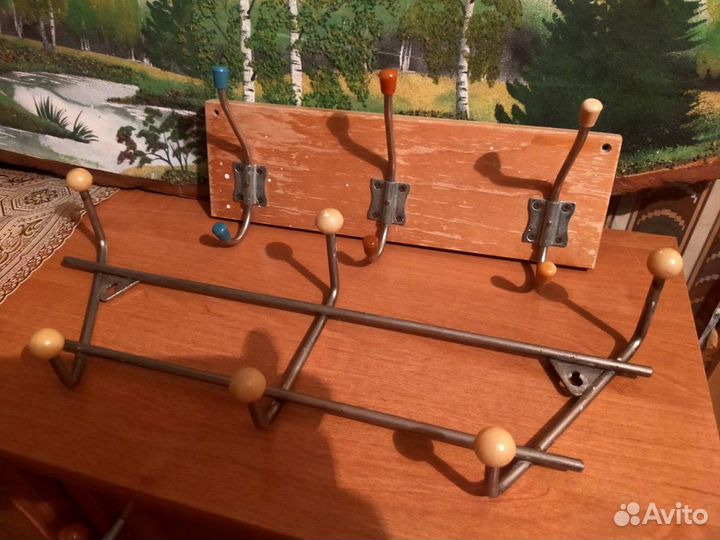 Вешалки для одежды настенные