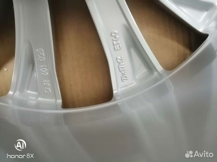 Литые диски оригинальные на r17 на vw tiguan