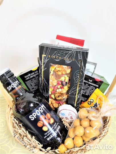 Чайно-кофейная корзина с шоколадом и сиропом