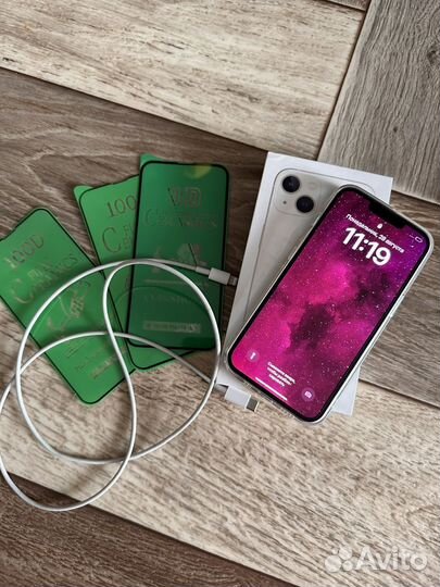 Телефон iPhone 13