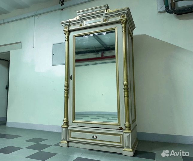 Шкаф старинный