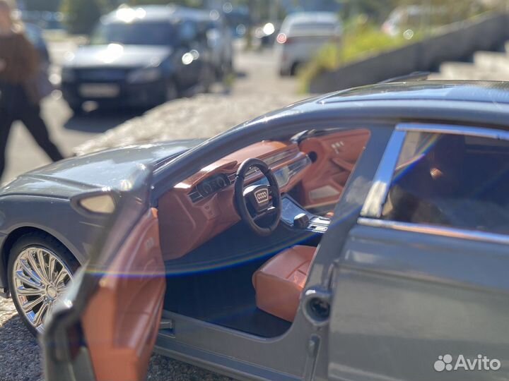 Металлическая Машинка Audi A8 / Лимузин 1:24