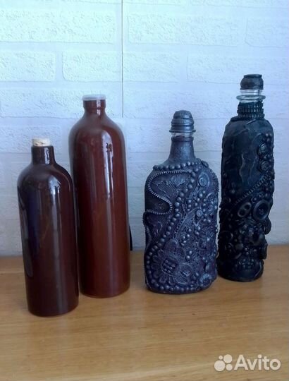 Бутылки декорированные и глиняные