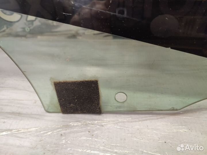 Стекло заднее правое Peugeot 206