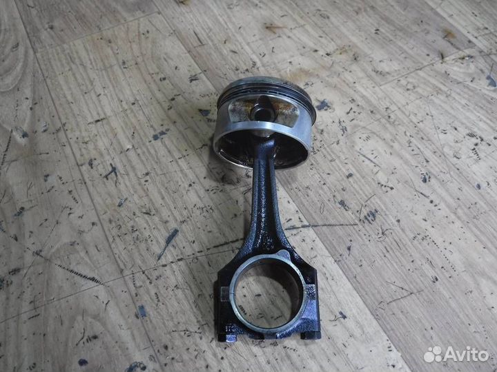 Поршень с шатуном Opel Omega A 1986-1994