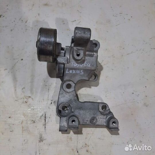 Натяжитель ремня с кронштейном toyota LC prado 120