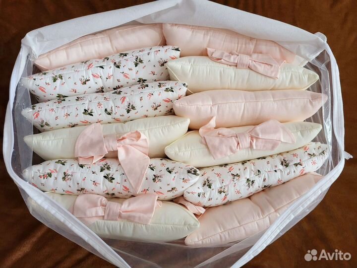 Набор бортиков / подушек в кроватку для девочки