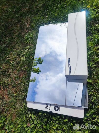 Зеркало с полкой