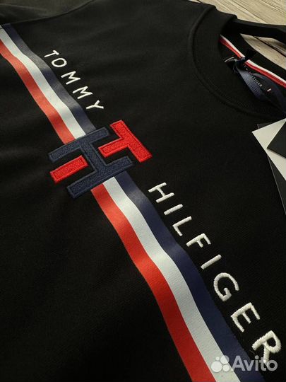 Свитшот Tommy Hilfiger новый с принтом