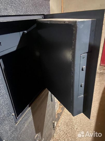 Шкаф металлический сейф