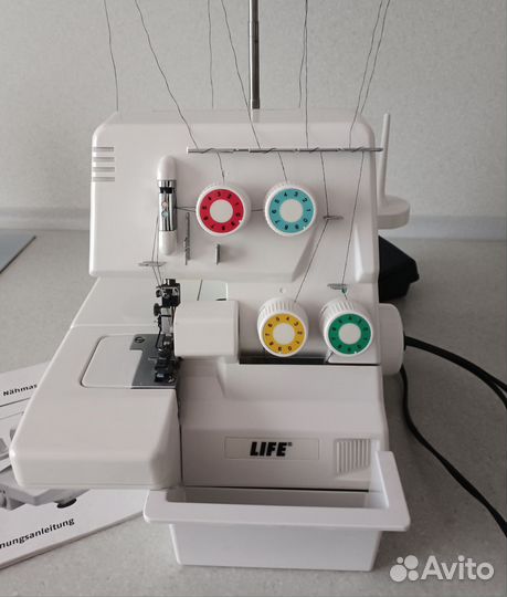Швейная машина оверлок