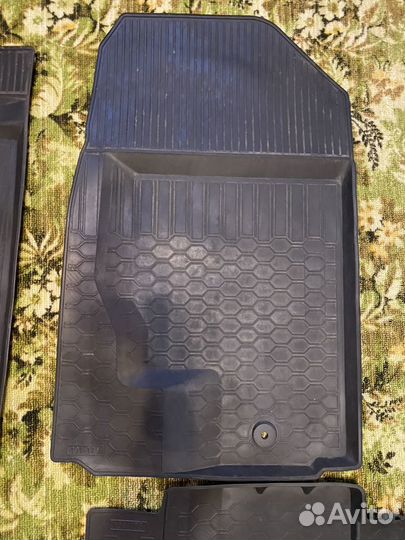 Резиновые коврики на haval f7