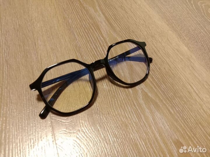 Очки солнцезащитные