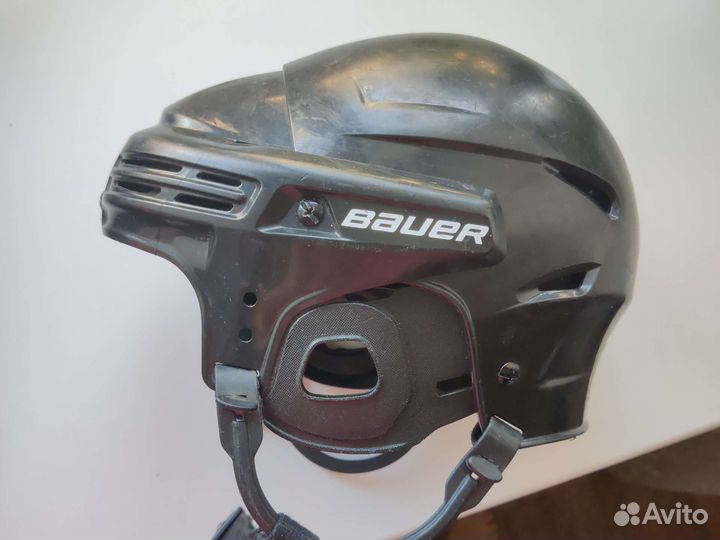 Хоккейный шлем