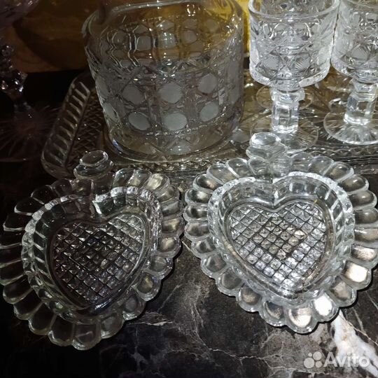 Графин и рюмки хрустальные