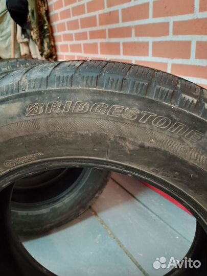 Bridgestone Blizzak Ice 215/65