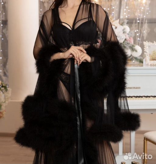 Халат женский (отделка пером)